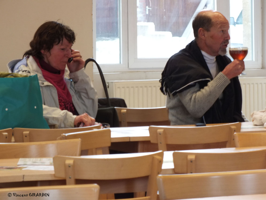 elle appelle de mettre le chauffage à la salle de bains