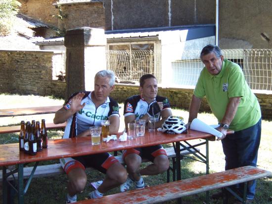 Robert discute